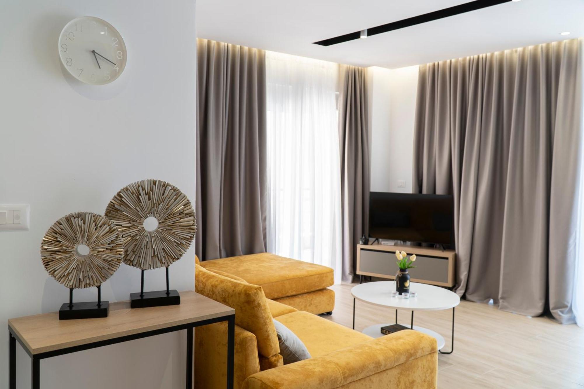 Mateo Apartments ซารานเดอ ภายนอก รูปภาพ